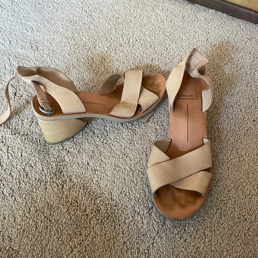 Dolce vita low wood sandals